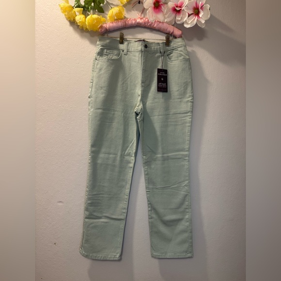 Gloria Vanderbilt Denim - Gloria Vanderbilt Straight Leg Jeans in Mint